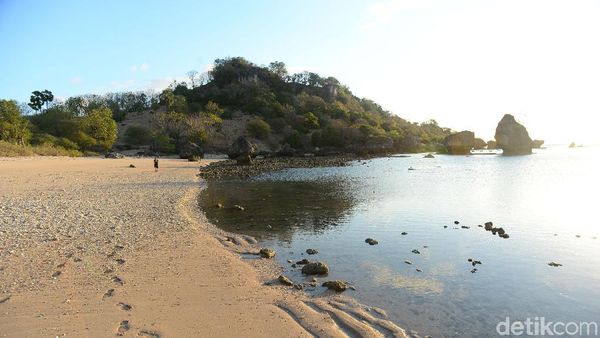 Terpesona Cahaya Emas di Pulau Terdepan Indonesia