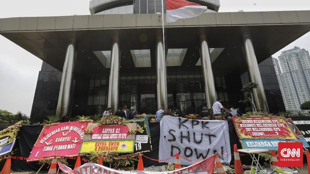 100 Hari Firli di KPK Versi ICW: Dua OTT, Tujuh Kontroversi