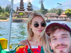 Mengintip YouTuber Terkaya Dunia Bulan Madu di Bali Mengintip YouTuber Terkaya Dunia Bulan Madu di Bali