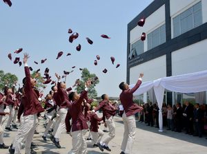 Toyota Luluskan 63 Siswa TIA