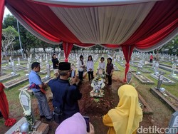 Cerita Pusara Ainun yang Selalu Dipenuhi Bunga dari BJ Habibie