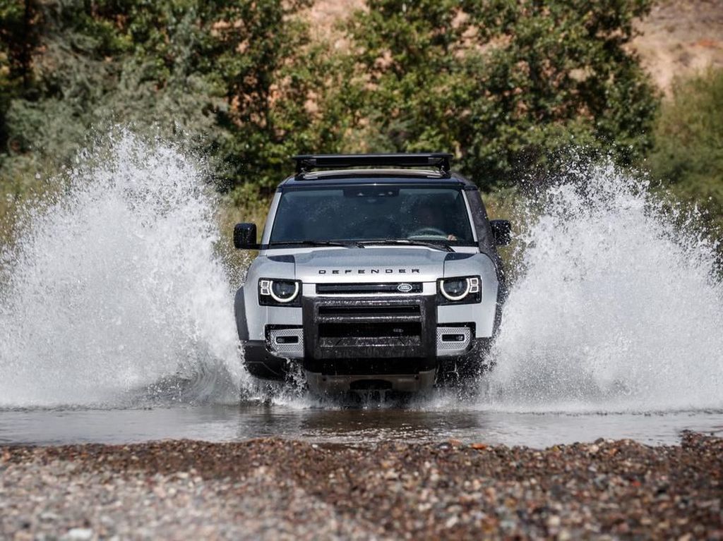 Land Rover Berencana Bunuh Defender Versi Pikap Land Rover Berencana Bunuh Defender Versi Pikap