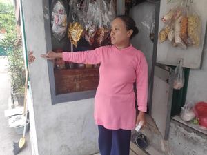 Anak Elvy Sukaesih Alami Gangguan Jiwa, Pemilik Warung: Mungkin Obat Habis