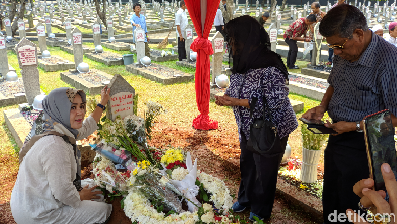 Habis Ramai Selfie di Makam Habibie, Terbitlah Imbauan