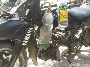 Bahaya! Tangki Bensin Motor Tukang Cilok di Garut Cuma Pakai Botol