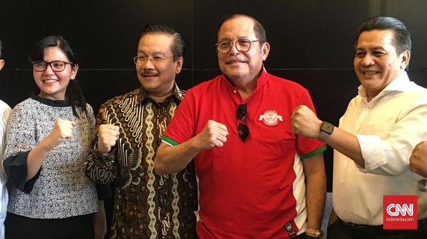 Ketua Pemilihan; Syarif Bastaman (pake batik), Ketua Komite Banding Pemilihan: Erwin Tobing (baju merah) menyebut persyaratan ketat bagi para bakal calon ketua umum PSSI dibuat supaya mendapatkan kandidat terbaik.