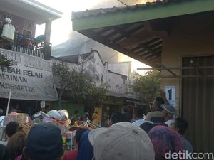 Kebakaran Toko di Depan Pasar Semboro Diduga Karena Korsleting Listrik Kebakaran Toko di Depan Pasar Semboro Diduga Karena Korsleting Listrik