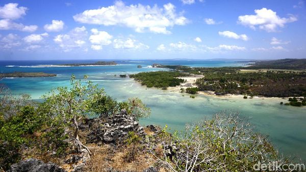 Menjelajah Bukit Mandoo di Pulau Rote