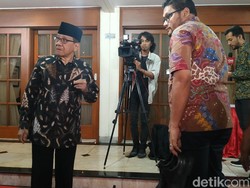 Akbar Tandjung Tahlilan di Kediaman BJ Habibie