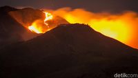 Penampakan Kobaran Api yang Membakar Gunung Merbabu