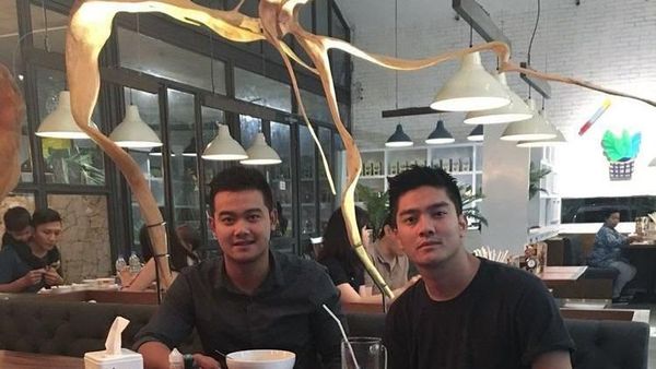Ini Kenangan Manis Boy William Saat Kulineran Bareng Almarhum Raymond Hartanto