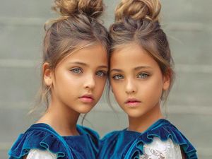 Pesona Gadis Kembar Tercantik Sedunia Pesona Gadis Kembar Tercantik Sedunia