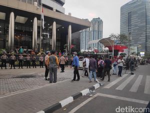 Massa Pro-revisi UU KPK Bubar, Lalu Lintas di Depan KPK Kembali Normal