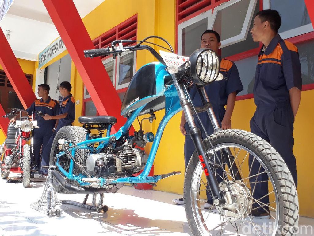 Dari Logam Kiloan para Siswa SMK Ini Ciptakan Motor Dari Logam Kiloan para Siswa SMK Ini Ciptakan Motor
