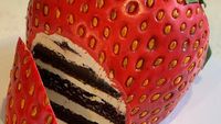 Keren! 10 Kue Ini Punya Bentuk Persis Benda Aslinya
