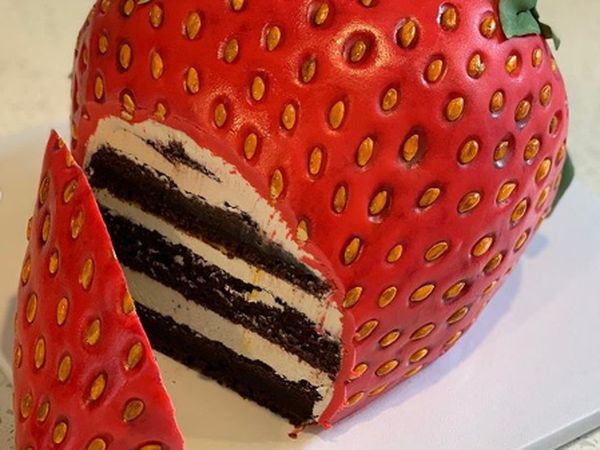 Keren! 10 Kue Ini Punya Bentuk Persis Benda Aslinya