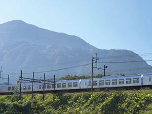 Potret Kereta Peluru Terbaru Super Nyaman dari Jepang