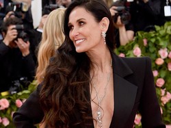 Reaksi Ashton Kutcher Usai Demi Moore Blak-blakan Alasan Perceraian