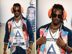 Cerita di Balik Baju Karung Terigu Segitiga Biru di New York Fashion Week