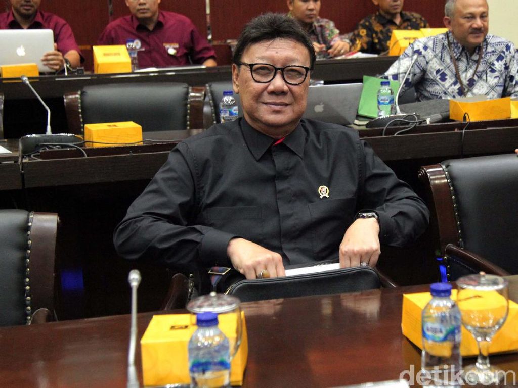 Tjahjo: Mungkin Saya Satu-satunya Menteri yang Tak Pernah ke Luar Negeri Tjahjo: Mungkin Saya Satu-satunya Menteri yang Tak Pernah ke Luar Negeri
