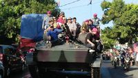 Parade Kendaraan Tempur di Situbondo