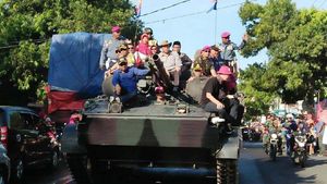 Parade Kendaraan Tempur di Situbondo