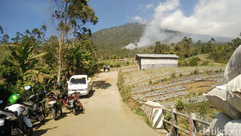 Sempat Dinyatakan Padam, Api Kembali Muncul di Lereng Gunung Slamet