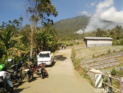 Sempat Dinyatakan Padam, Api Kembali Muncul di Lereng Gunung Slamet