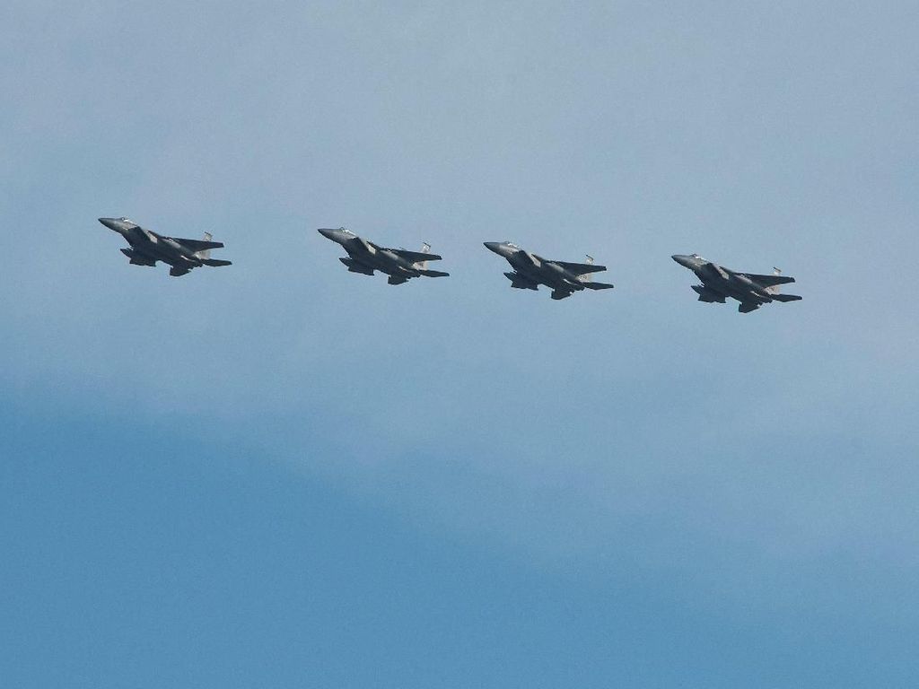 Jet Tempur Arab Saudi Gempur Yaman, Satu Orang Tewas Jet Tempur Arab Saudi Gempur Yaman, Satu Orang Tewas