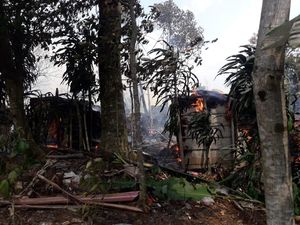 160 Warga Adat Baduy Luar Mengungsi Akibat Kebakaran 160 Warga Adat Baduy Luar Mengungsi Akibat Kebakaran