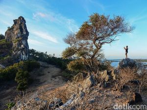 Terpukau Indahnya Pemandangan Batu Termanu di Pulau Rote
