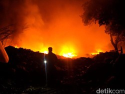 Gudang Rongsokan di Mojokerto Terbakar, Pemilik Rugi Rp 800 Juta