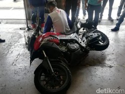 Awas Cedera, Begini Cara Dirikan Moge yang Jatuh