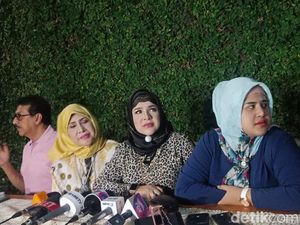 Keluarga Jelaskan Kondisi Kejiwaan Anak Elvy Sukaesih yang Ngamuk di Warung Keluarga Jelaskan Kondisi Kejiwaan Anak Elvy Sukaesih yang Ngamuk di Warung