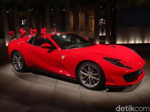 Mobil Atap Terbuka Paling Ngebut dari Ferrari Mobil Atap Terbuka Paling Ngebut dari Ferrari