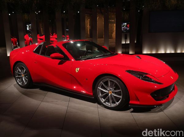 Mobil Atap Terbuka Paling Ngebut dari Ferrari