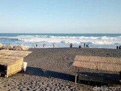Waspada! Gelombang Tinggi Terjadi di Perairan Selatan Jawa