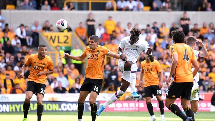 WOLVERHAMPTON, ENGLAND - SEPTEMBER 14: Tammy Abraham of Chelsea scores his teams third goal during the Premier League match between Wolverhampton Wanderers and Chelsea FC at Molineux on September 14, 2019 in Wolverhampton, United Kingdom. (Photo by Laurence Griffiths/Getty Images)