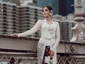 Tasya Farasya Kembali Pakai Kebaya Saat Eksis di New York Tasya Farasya Kembali Pakai Kebaya Saat Eksis di New York