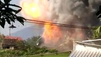 Potret Kepanikan Warga Akibat Meledaknya Gudang Amunisi Brimob