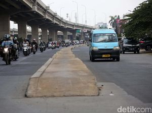 Dibantah PUPR, Bina Marga DKI Akan Bongkar Trotoar Tengah Jalan Kalimalang Dibantah PUPR, Bina Marga DKI Akan Bongkar Trotoar Tengah Jalan Kalimalang