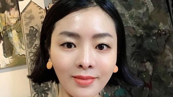 Potret Guru Bahasa Cantik yang Dulunya Pernah Jadi Pemain Film Seksi