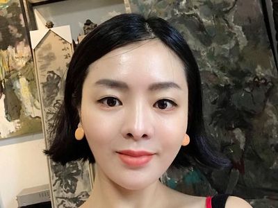Potret Guru Bahasa Cantik yang Dulunya Pernah Jadi Pemain Film Seksi