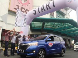 Pengguna Avanza Keliling Pekanbaru Sambil Bagi-bagi Masker