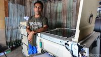 Wajah Optimistis Yerdi dari Balik Mesin Fotocopy