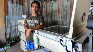 Wajah Optimistis Yerdi dari Balik Mesin Fotocopy