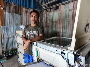 Wajah Optimistis Yerdi dari Balik Mesin Fotocopy