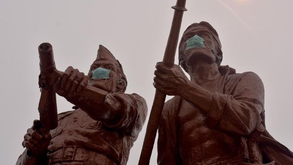 Patung Monumen Perjuangan Rakyat Riau Bermasker