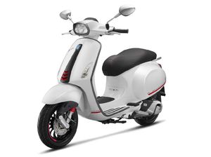 Vespa Rilis Sprint Carbon Warna Putih, Jumlahnya Nggak Banyak Vespa Rilis Sprint Carbon Warna Putih, Jumlahnya Nggak Banyak