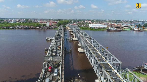 Bangun Jembatan Kembar, Jurus PUPR Tambah Akses Jalan di Kalbar